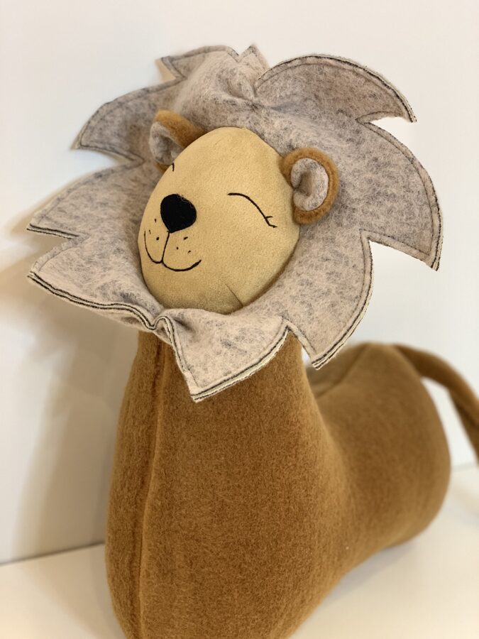 Minkštas žaislas-pagalvė "Liūtas"
